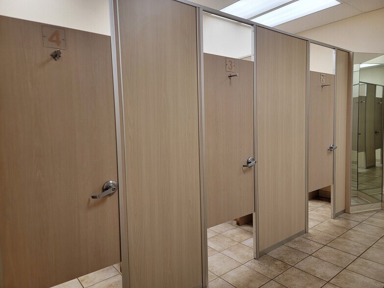 More Photos Of 61600-61690 Southgate Rd, Cambridge Unknown For Lease