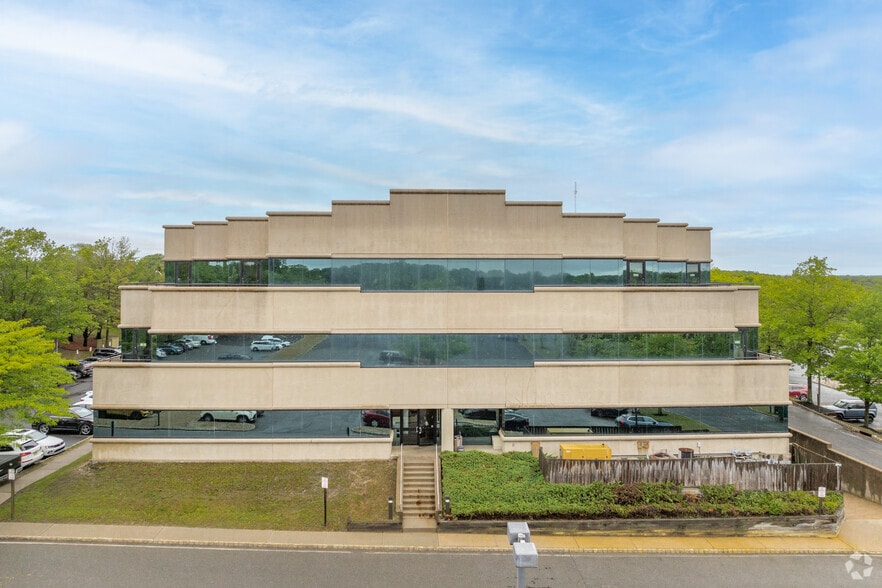 More Photos Of 1433 Hooper Ave, Toms River Office For Lease