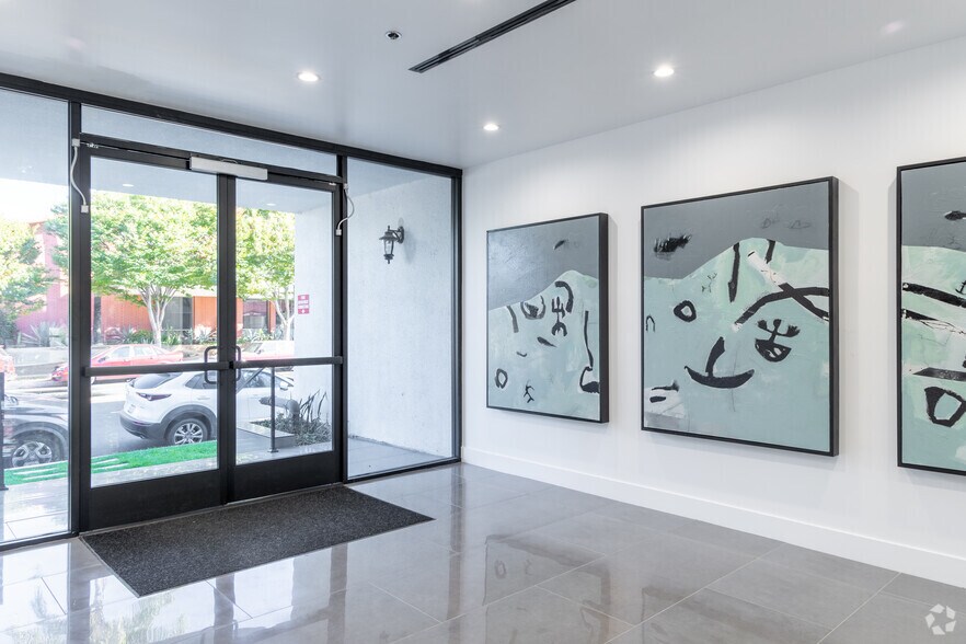 More Photos Of 600 W Broadway, Glendale Office For Lease