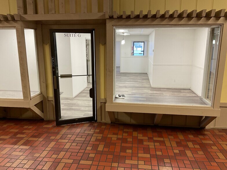 More Photos Of 1650 45th St, Munster Office For Lease