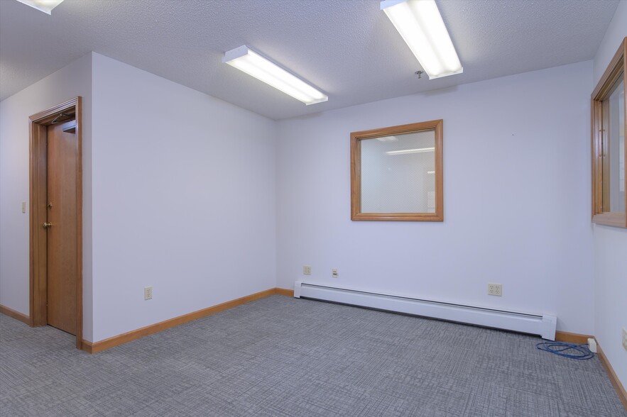 More Photos Of 156 Main St, Ludlow Office For Sale