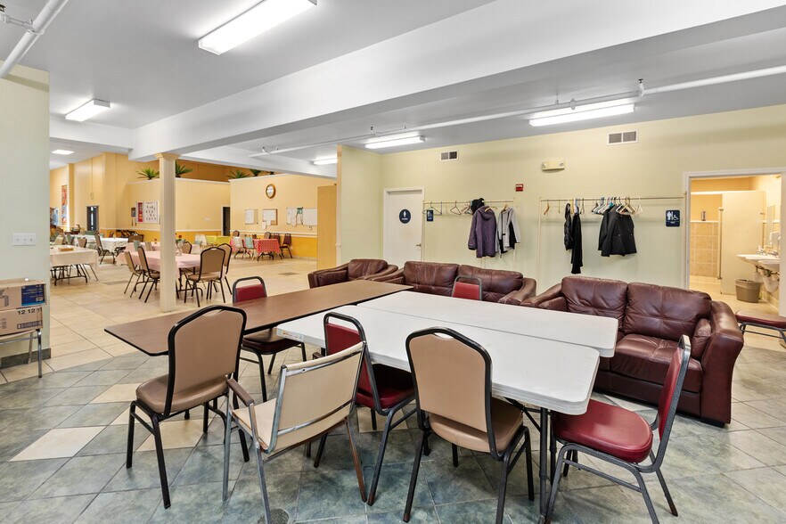 More Photos Of 1550 Steiner St, San Francisco Storefront Retail Office For Lease