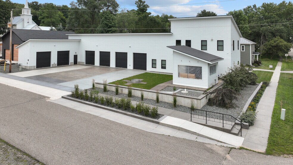 More Photos Of 3061 County Q rd, Nelsonville Flex For Sale