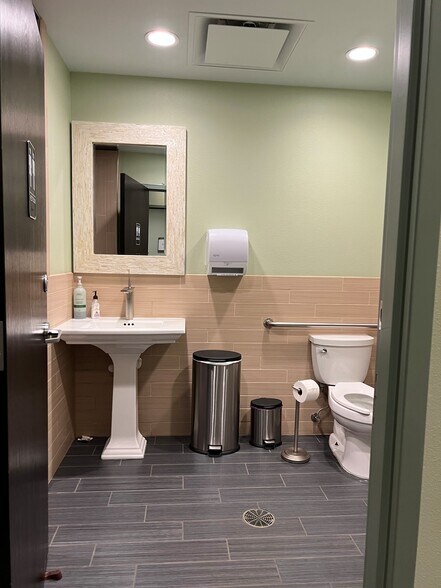 More Photos Of 269 16th St W, Dickinson Freestanding For Lease