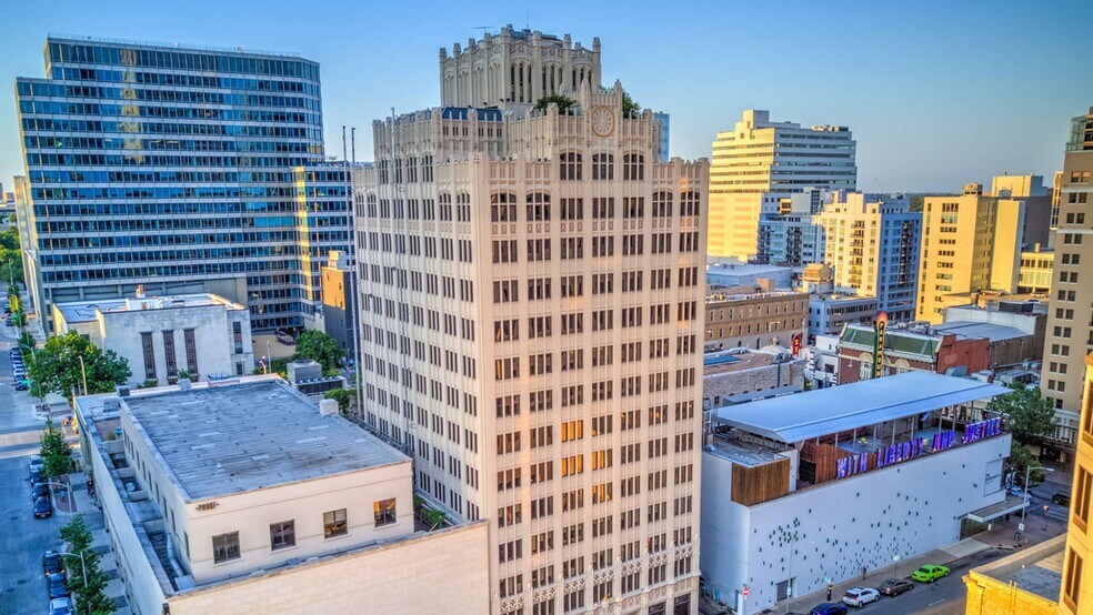 More Photos Of 114 W 7th St, Austin Office For Lease