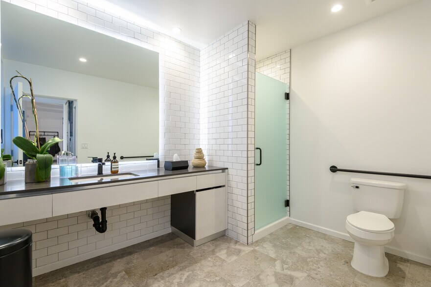 More Photos Of 5822 Washington Blvd, Culver City Loft Creative Space For Lease