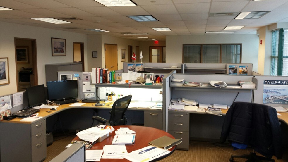 More Photos Of 1 Chelsea St, New London Office For Lease