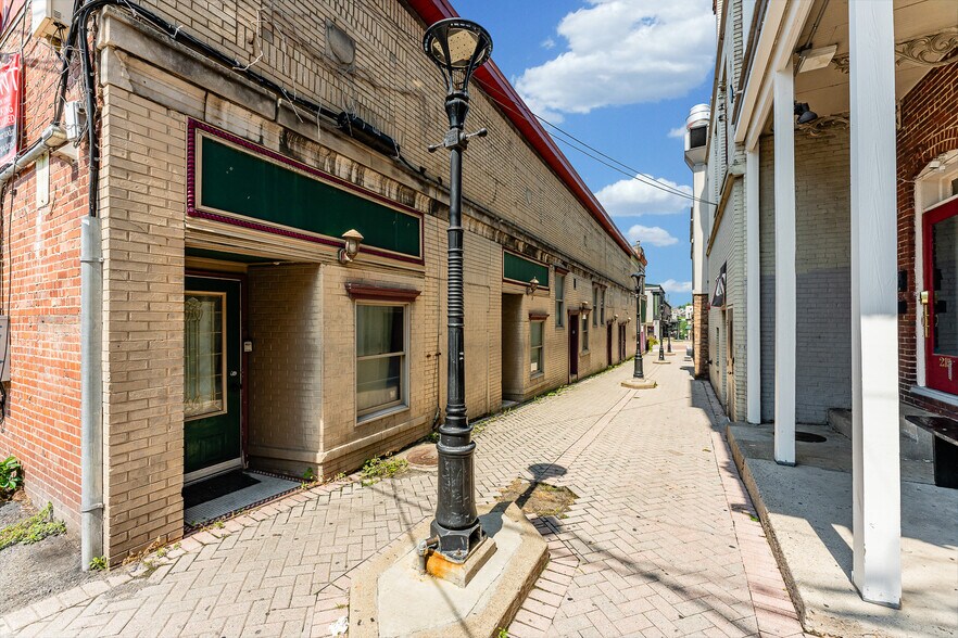 More Photos Of 214 Wall St, Morgantown Apartments For Sale