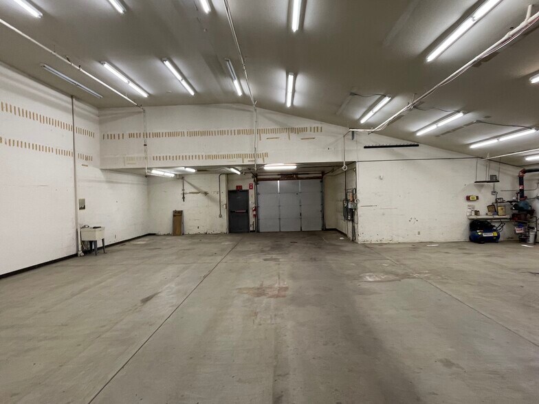 More Photos Of 3542 Shoreline Dr, Wayzata Freestanding For Lease