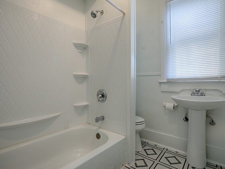 More Photos Of 422 E Citrus Ave, Eustis Multifamily For Sale