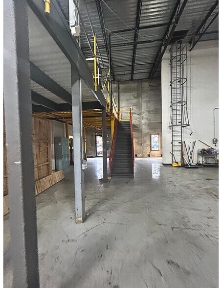 More Photos Of 5120 Thatcher Rd, Downers Grove Industrial For Sale