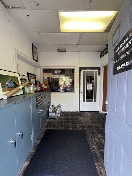 More Photos Of 2140 Dennis St, Jacksonville Distribution For Sale