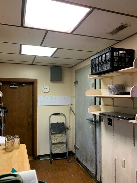 More Photos Of 10 Enfield St, Cincinnati Freestanding For Lease