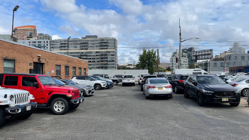 More Photos Of 54-08 Vernon Blvd, Long Island City Warehouse For Lease