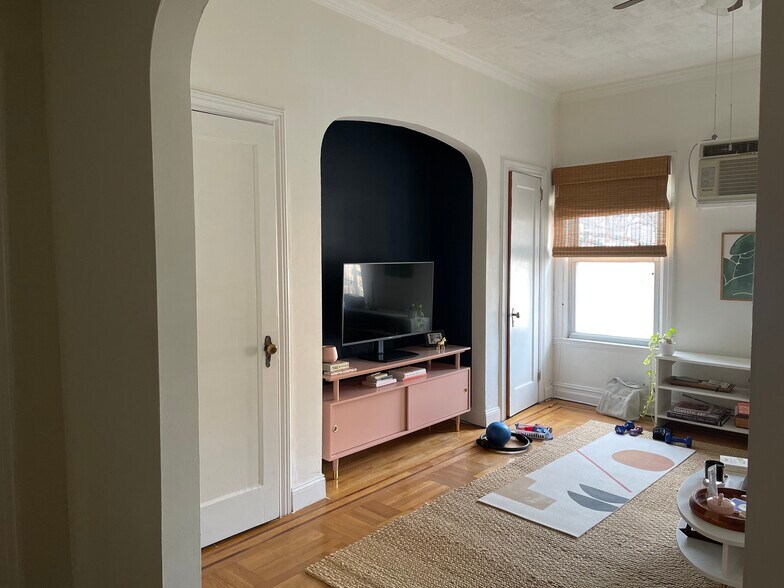 More Photos Of 141 Conselyea St, Brooklyn Multifamily For Sale