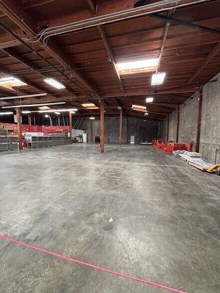More Photos Of 14492 Doolittle Dr, San Leandro Warehouse For Lease