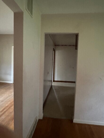 More Photos Of 73 Berlin Cross Keys Rd, Williamstown Specialty For Sale