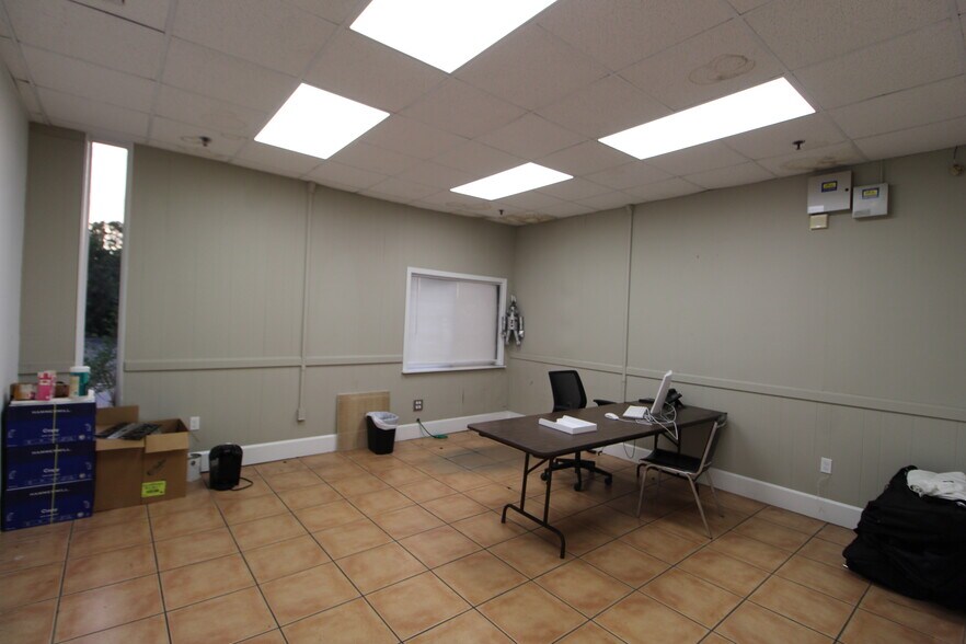 More Photos Of 4700 Middle Ave, Sarasota Warehouse For Sale