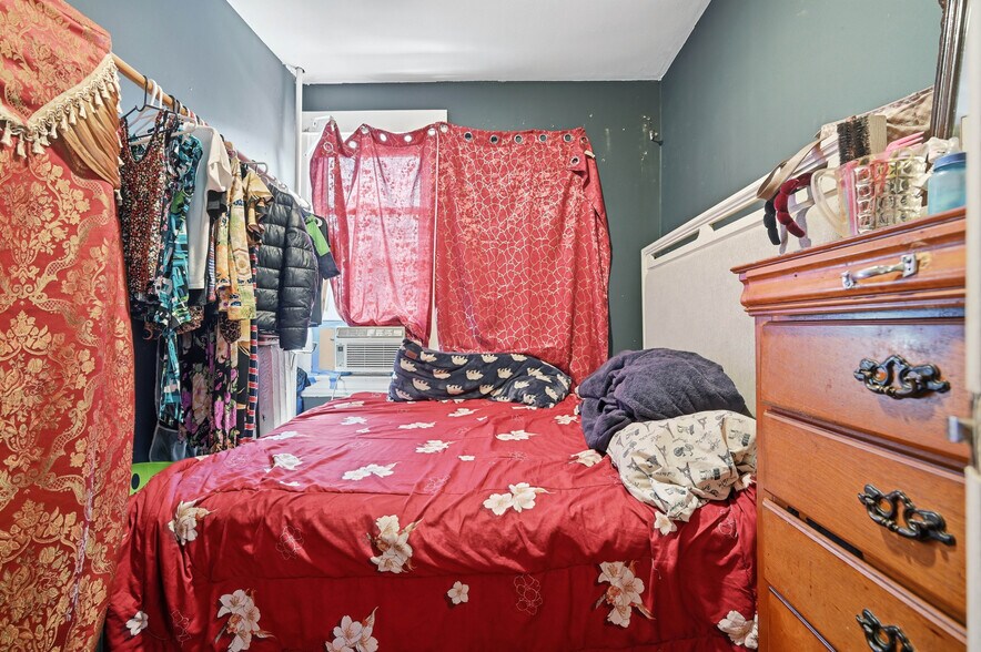 More Photos Of 25 Saratoga Ave, Yonkers Apartments For Sale