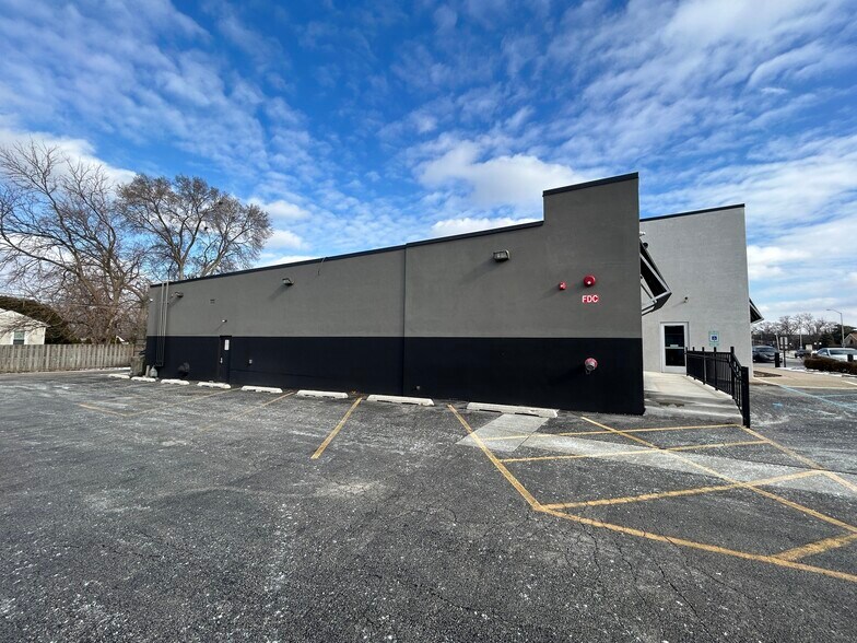 More Photos Of 3720 Ridge Rd, Lansing Restaurant For Lease