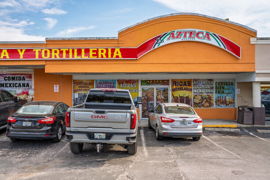 More Photos Of 5810-5840 SE Abshier Blvd, Belleview Storefront For Lease