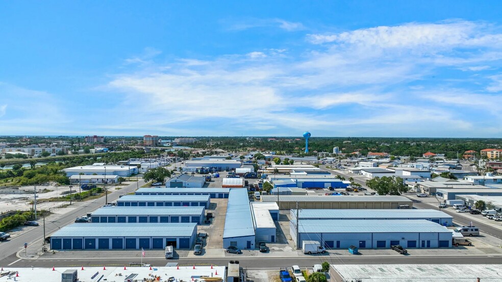 More Photos Of 249-268 Seaboard Ave, Venice Warehouse For Lease