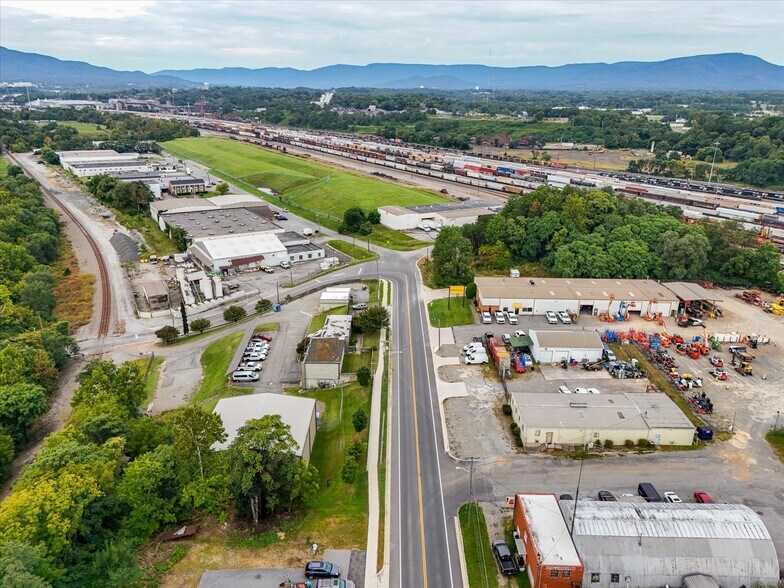 More Photos Of 2314 Patterson Ave SW, Roanoke Office For Sale