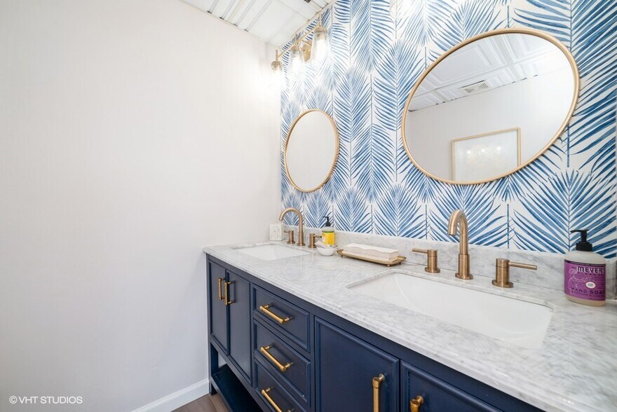 More Photos Of 2335 Tamiami Trl N, Naples Medical For Sale