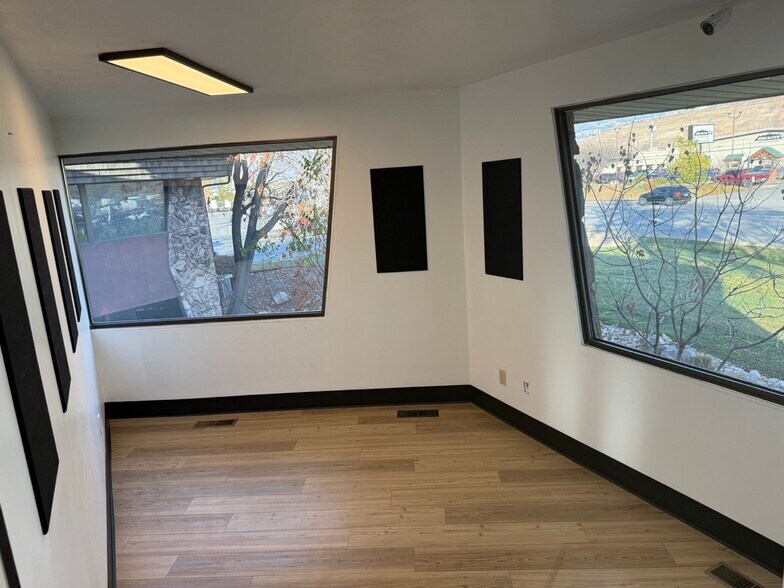 More Photos Of 2021 N Redwood Rd, Salt Lake City Warehouse For Lease