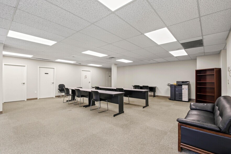 More Photos Of 10 W Northampton St, Wilkes-Barre Storefront For Sale