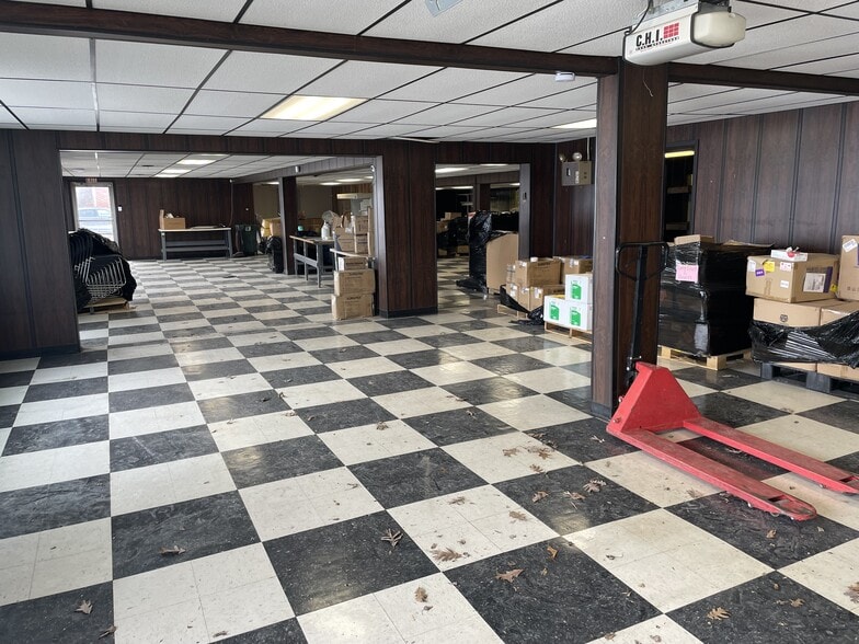 More Photos Of 1992 Mount Pleasant Rd, Greensburg Showroom For Sale