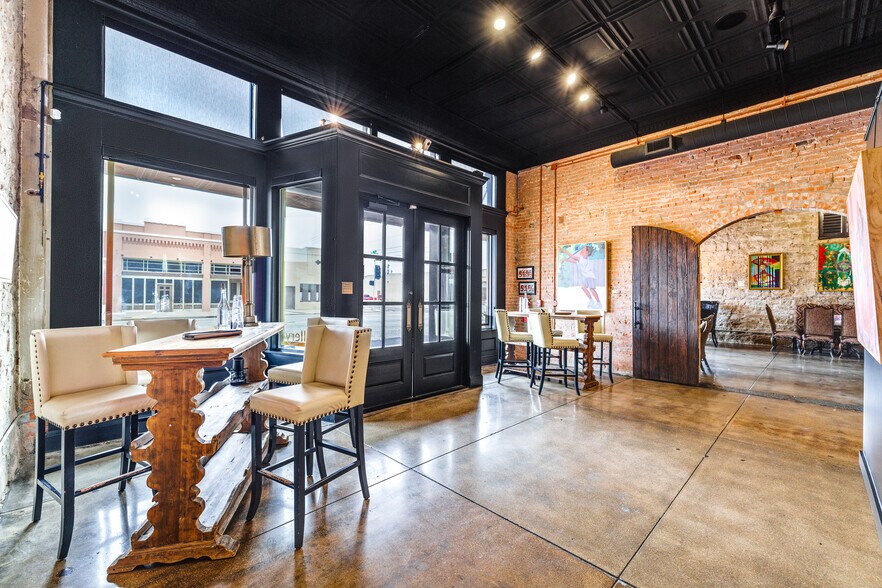 More Photos Of 38 N Chadbourne St, San Angelo Bar For Sale