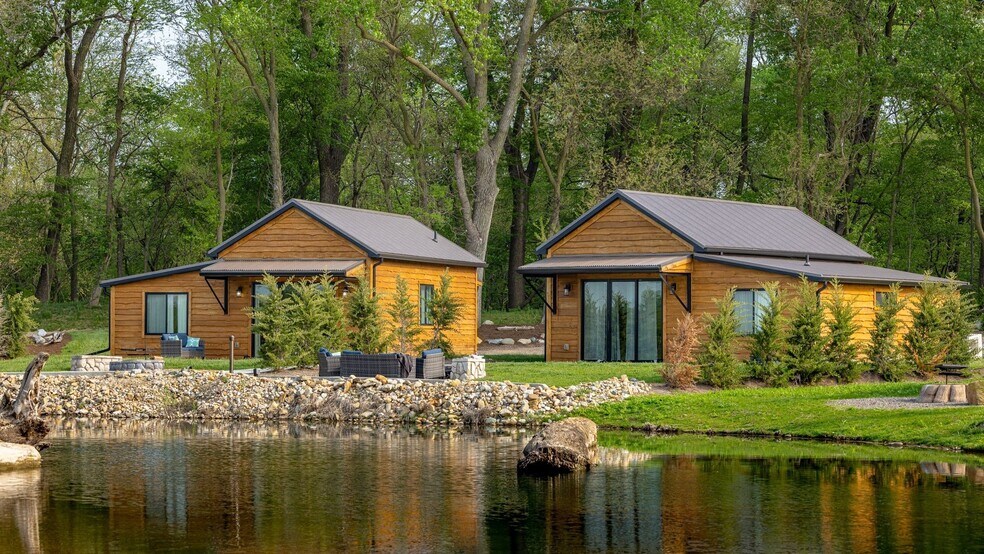 More Photos Of 1583 Spring Bay Rd, Spring Bay Hotel For Sale