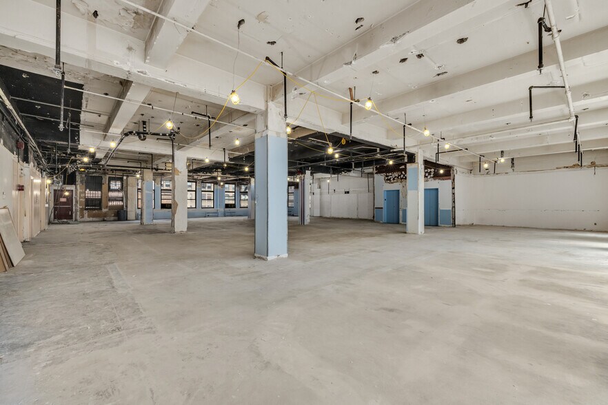 More Photos Of 131 W 35th St, New York Office For Sale