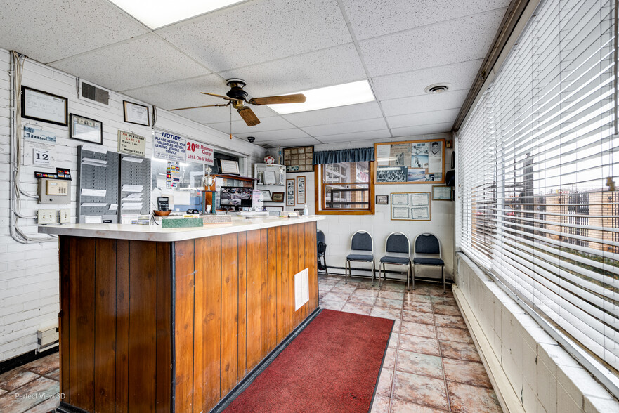 Primary Photo Of 7239 S Harlem Ave, Bridgeview Auto Repair For Sale