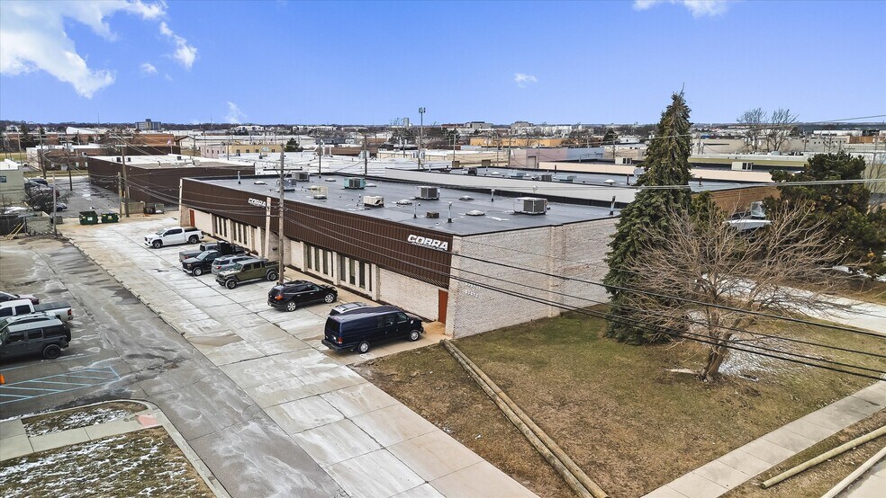More Photos Of 32301-32303 Howard Ave, Madison Heights Warehouse For Lease