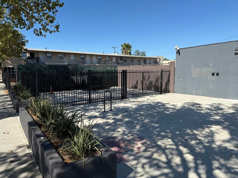 More Photos Of 1623-1625 Del Paso Blvd, Sacramento Freestanding For Sale