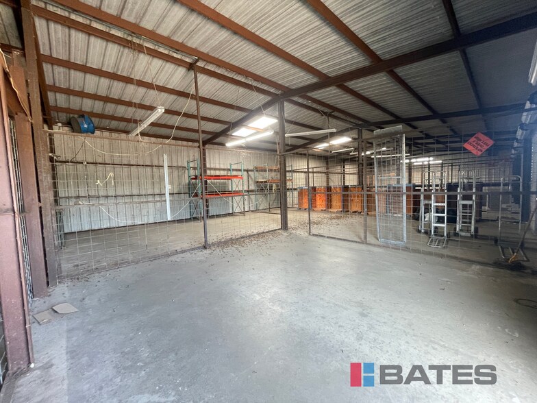 More Photos Of 800 NW McKinney St, Rice Showroom For Sale