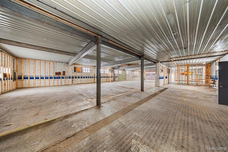 More Photos Of 1428 Imlay City Rd, Lapeer Storefront Retail Office For Sale