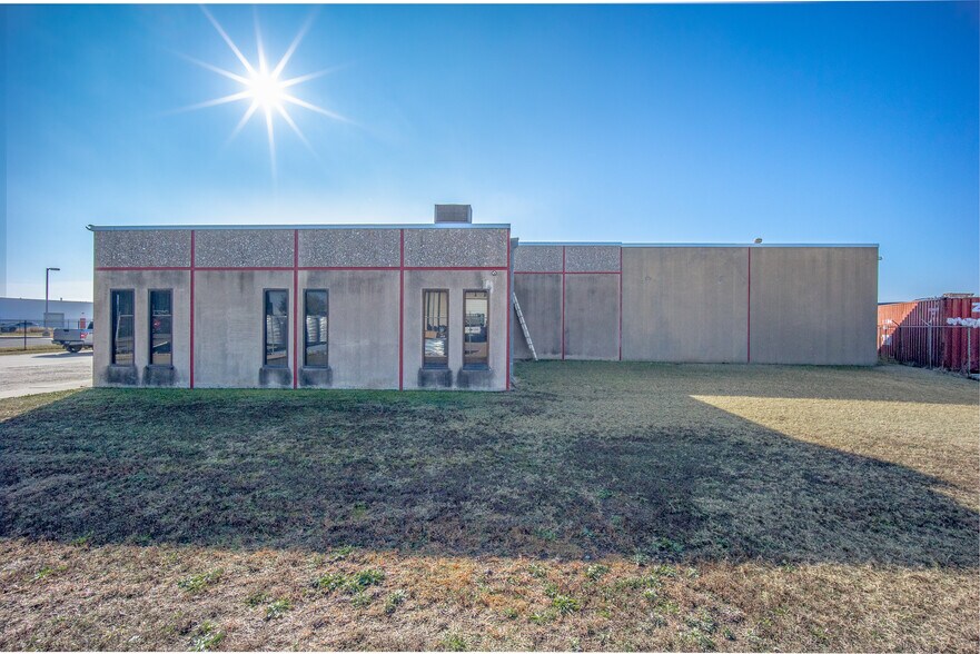 More Photos Of 3152 Broce Dr, Norman Light Manufacturing For Lease