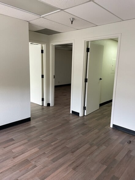 More Photos Of 42111 Avenida Alvarado, Temecula Manufacturing For Lease