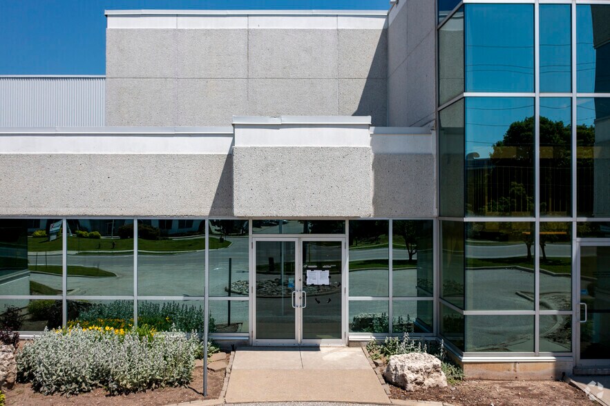 More Photos Of 195 Harry Walker Pky, Newmarket Warehouse For Lease