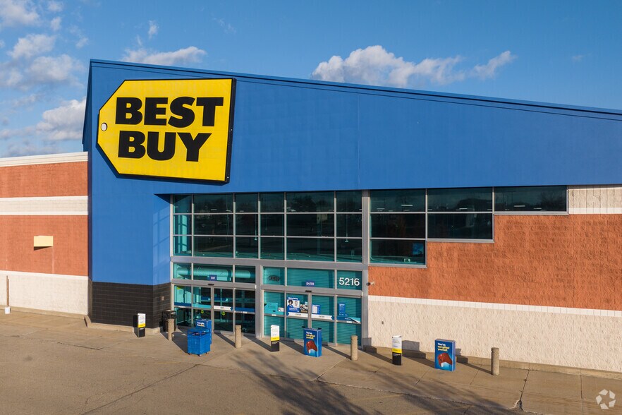 More Photos Of 5216 W Saginaw Hwy, Lansing Freestanding For Lease