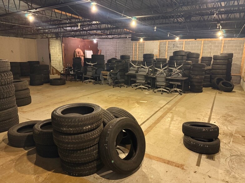 More Photos Of 49550-49560 Van Dyke Rd, Shelby Township Freestanding For Lease
