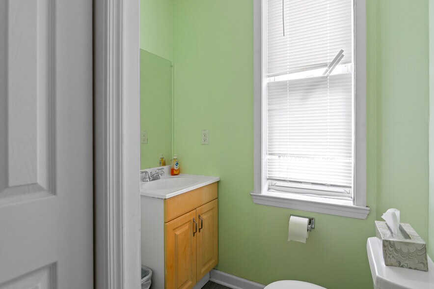 More Photos Of 5500 Harford Rd, Baltimore Freestanding For Sale