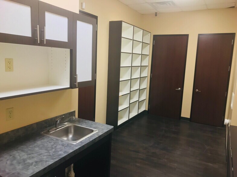 More Photos Of 13107-13141 W Lake Houston Pky, Houston Unknown For Lease