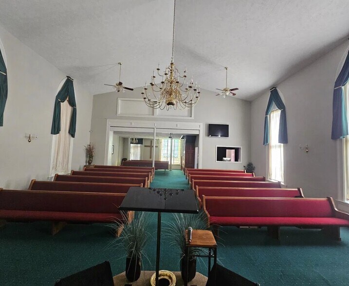 More Photos Of 401 N Vine St, Sparta Specialty For Sale