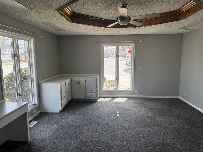 More Photos Of 506 N Maguire St, Warrensburg Office For Lease