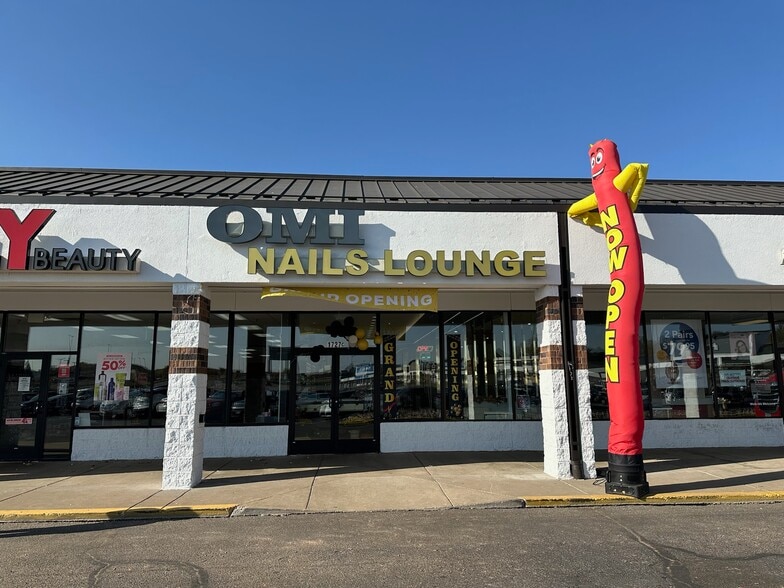 More Photos Of 1715-1749 Beam Ave, Maplewood Unknown For Lease