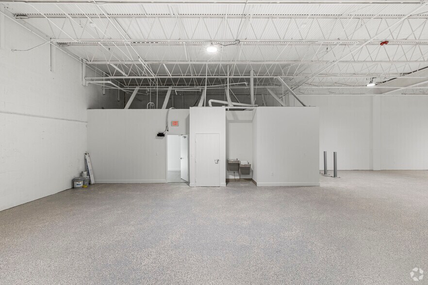 More Photos Of 8600 NW South River Dr, Medley Distribution For Lease